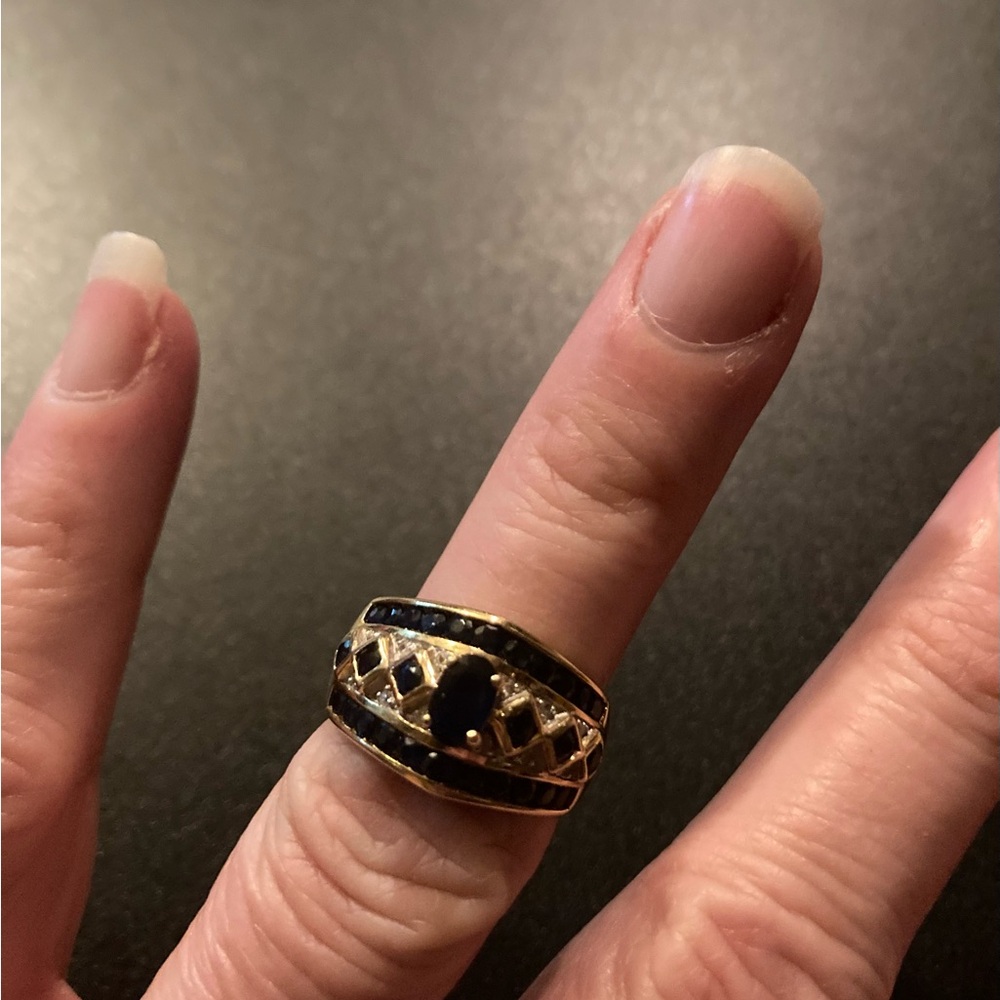 Elegant sapphire Diamond and 14k Gold Ring